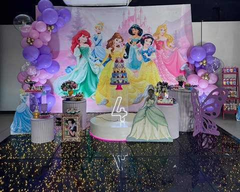 Decoração de festa tema princesas com balões lilás