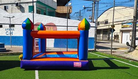 Piscina inflável de bolinhas com rede de proteção